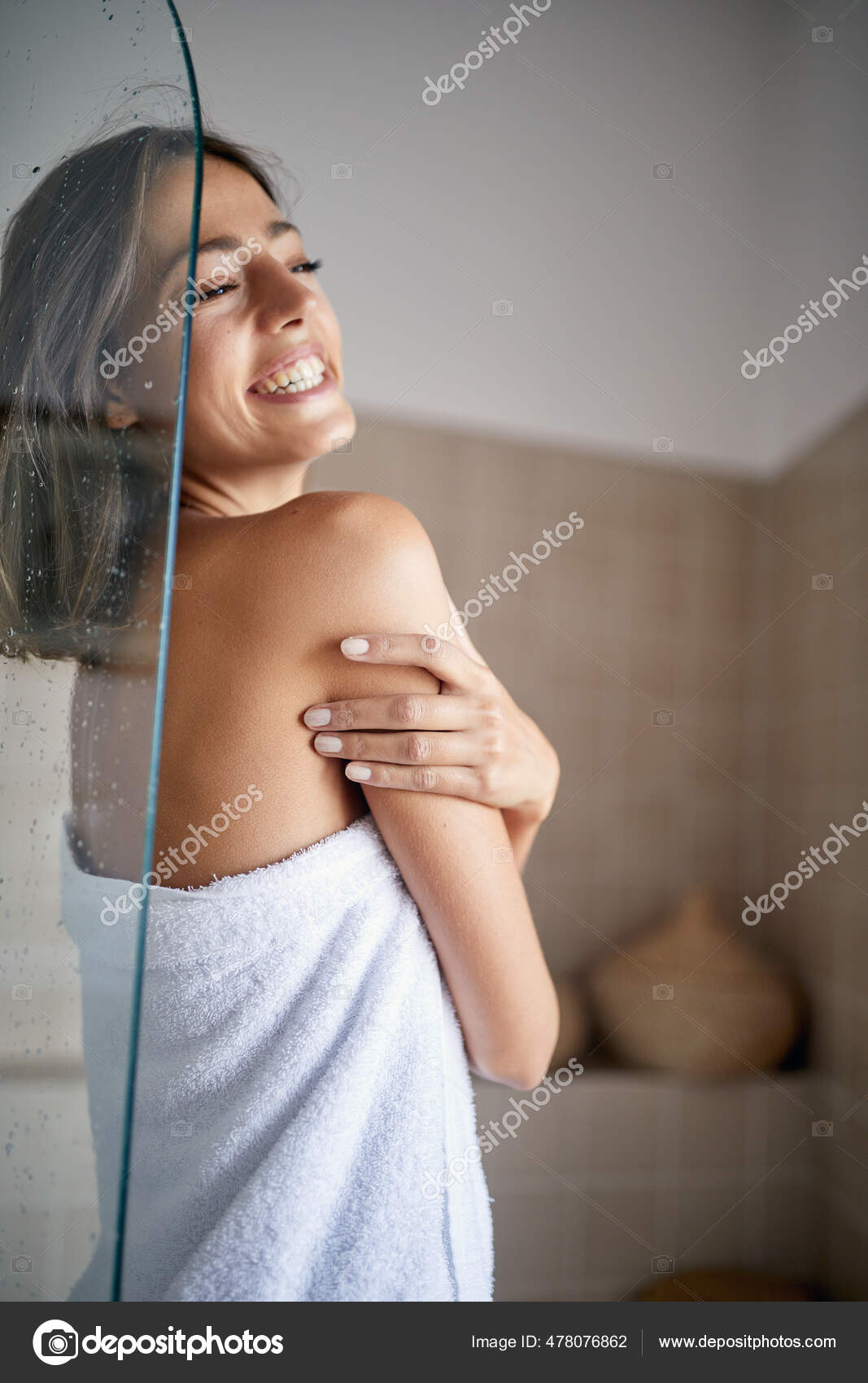 Young Sexy Girl Great Mood Warm Shower Relaxed Atmosphere Bathroom — Stock  Photo © luckybusiness #478076862