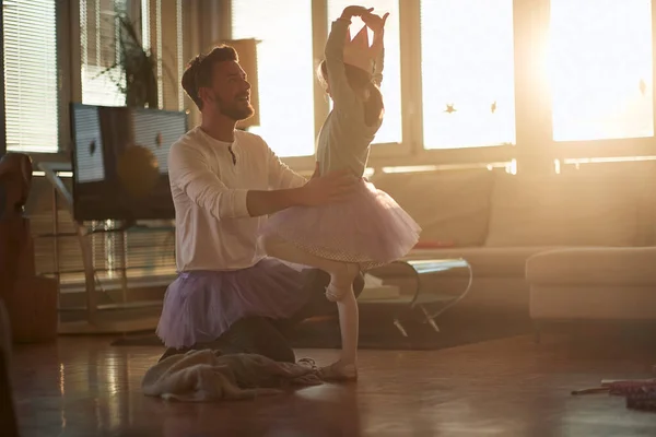 Little Girl Has Ballet Training Her Father Beautiful Atmosphere Home — Stock Photo, Image