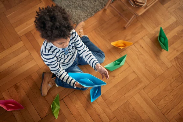 Little Boy Sitting Floor Playing Paper Boats Playful Atmosphere Home — Stock Photo, Image