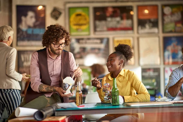 Group Young Creative People Lunch Break Relaxed Atmosphere Office Employees — Foto de Stock