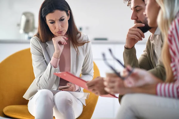 Young Caucasian People Having Business Meeting Home One Them Covid — Foto de Stock