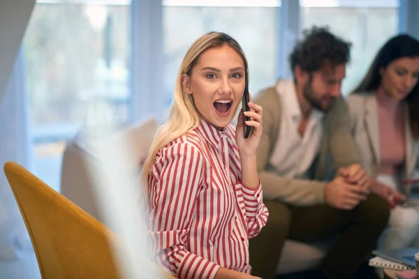 Young Beautiful Businesswoman Surprised Phone Call Meeting Relaxed Atmosphere Her — Foto de Stock