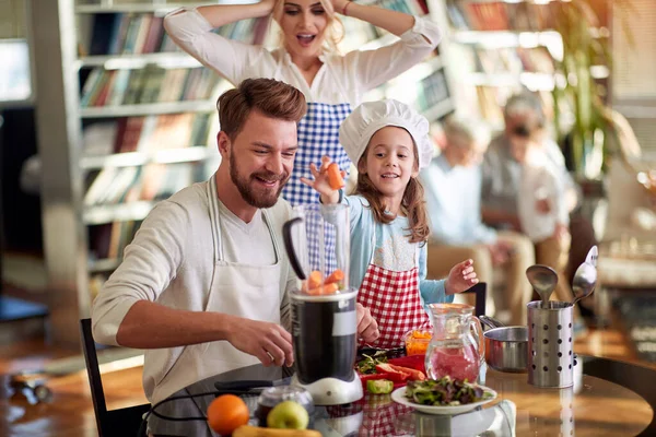 Little Daughter Helping Her Father While Preparing Meal Cheerful Atmosphere — Stock Photo, Image