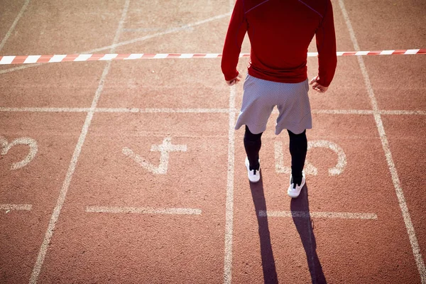 Avsluta Linjen Ung Sprinter Kommer Först Till Mållinjen — Stockfoto