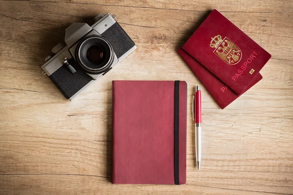 Photo camera and passport — Stock Photo, Image