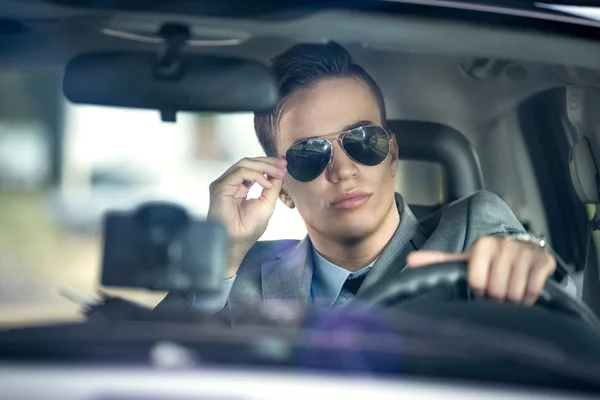 Business man driving a car — Stock Photo, Image