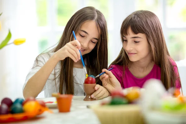 Sisters with Easter eggs — Stock Photo, Image