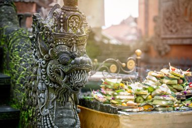 Hindu tanrısı, Bali, Endonezya için tapınak teklifleri