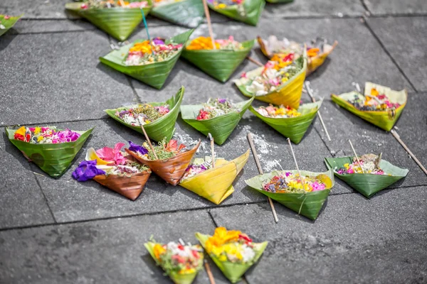 Offerings to gods in Bali — Stock Photo, Image
