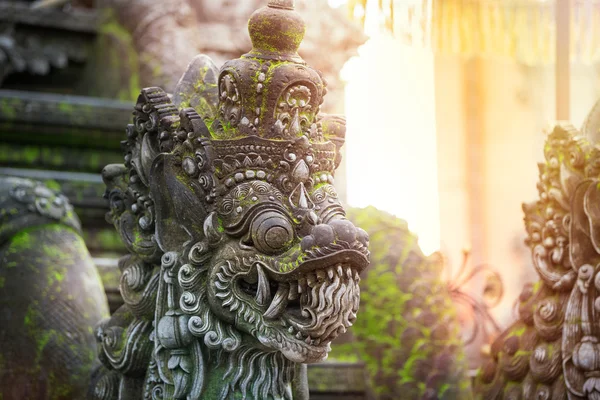 Scultura in pietra balinese arte e cultura — Foto Stock