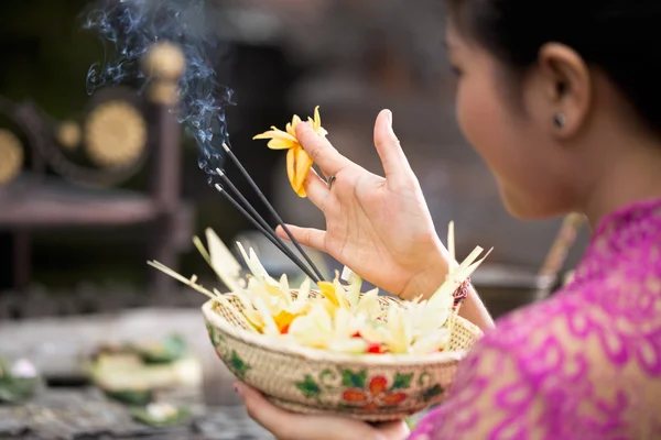 Traditionella erbjuder för gudarna — Stockfoto