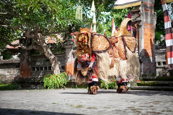 Barong Dance show, Indonesian  mythology perform — Stock Photo, Image