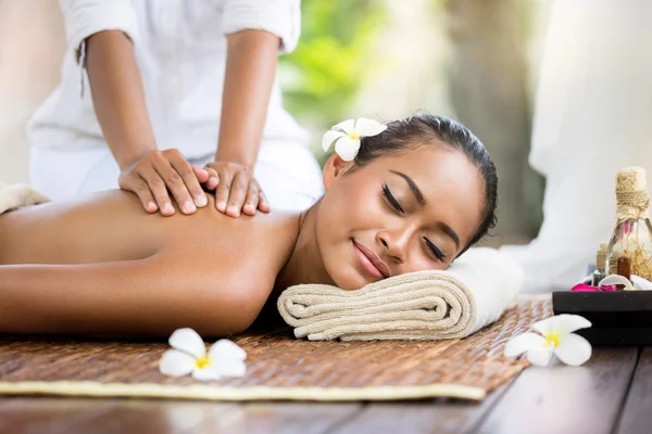 Wellness massage buiten — Stockfoto