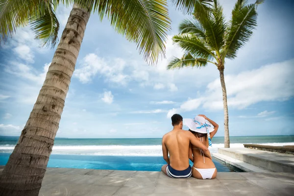 Beach vacation couple on summer holidays — Stock Photo, Image