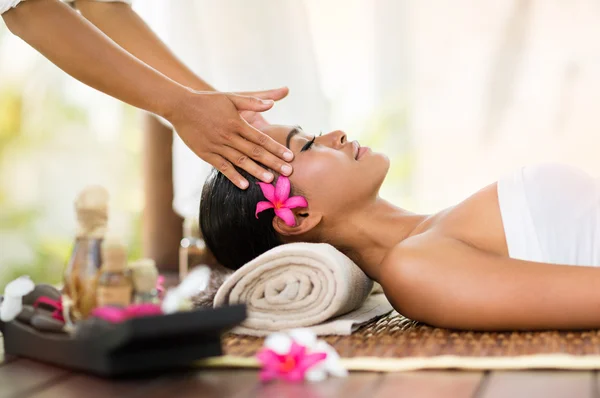 Female getting recreation massage of head — Stock Photo, Image