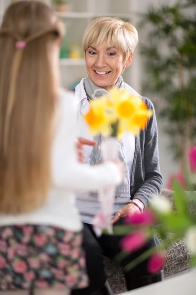 Girl was surprised his grandmother with flowers — Stock Photo, Image
