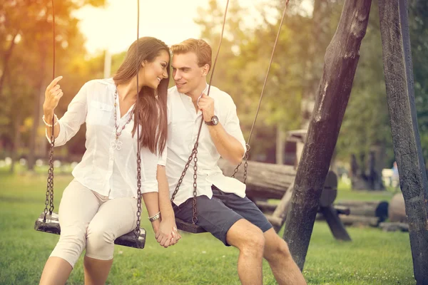 Verliebtes Paar bei romantischem Date — Stockfoto
