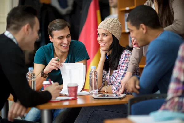 Teamwork socializing and studying for college exam — Stock Photo, Image