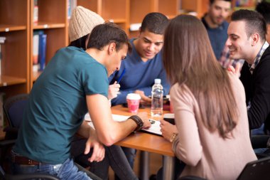 Grup takım içinde çalışma öğrenci