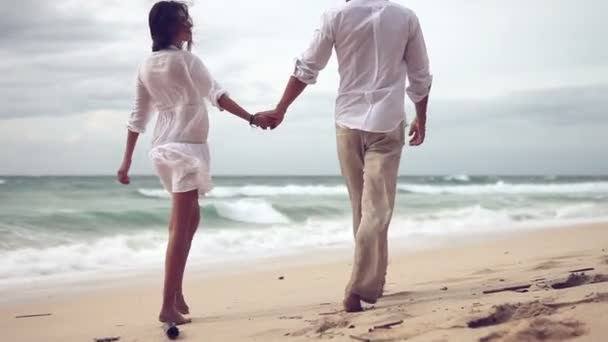 Happy couple in love having fun on the beach, slow motion — Stock Video