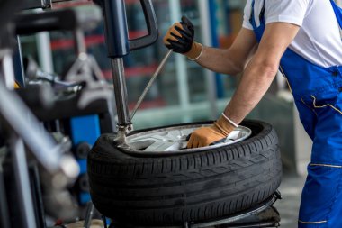araba tekerlek dengeleyici üzerinde Dengeleme mühendisi