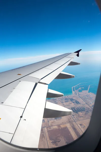Όμορφη θέα μέσα από το παράθυρο του αεροπλάνου — Φωτογραφία Αρχείου