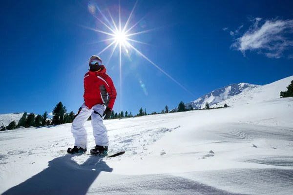 Sport man i snö berg — Stockfoto