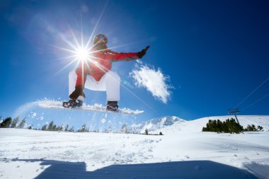 havada atlama snowboarder