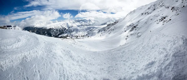 Panorama of snowy mountains — Stock Photo, Image