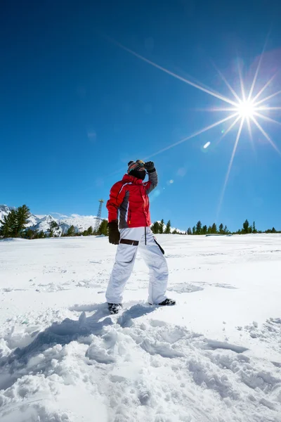 Sporcu ile snowboard, kış açık — Stok fotoğraf