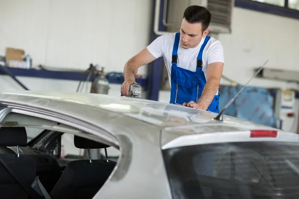 Pintor de coches reparación de daños —  Fotos de Stock