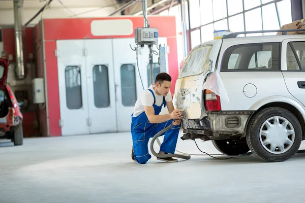 Car painter prepare body part — Stock Image Car painter prepare body part Royalty Free Stock Photos