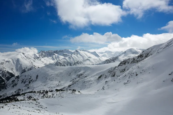 Belas montanhas de inverno — Fotografia de Stock