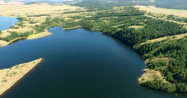 Flygfoto över den vackra sjön nära Zlatibor, Serbia — Stockvideo