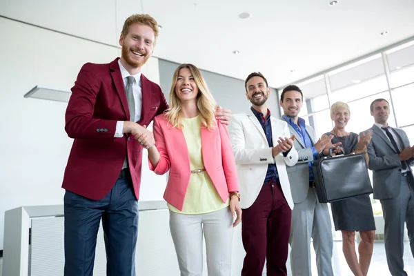 Direttore congratularsi con il suo datore di lavoro — Foto Stock