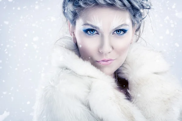 Sensuale donna invernale — Foto Stock