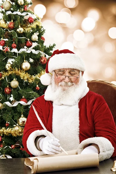 Santa na svitek papíru — Stock fotografie