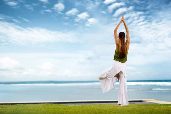 Yoga à beira-mar — Fotografia de Stock