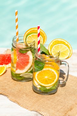 Greyfurt ve buz ile yaz içecekler