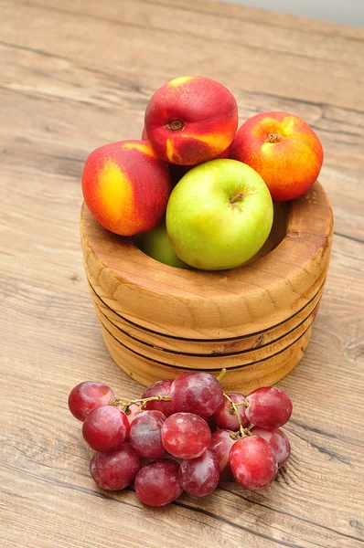 Fruta em uma tigela — Fotografia de Stock