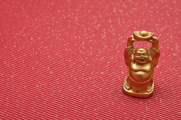Buddhas på en röd bakgrund — Stockfoto