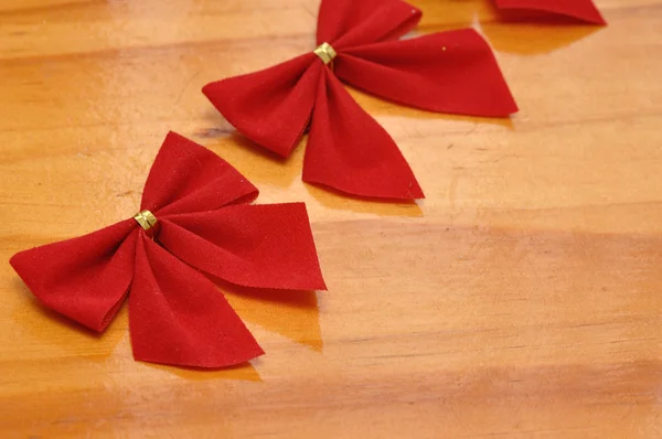 Cintas rojas para decorar un árbol de Navidad —  Fotos de Stock