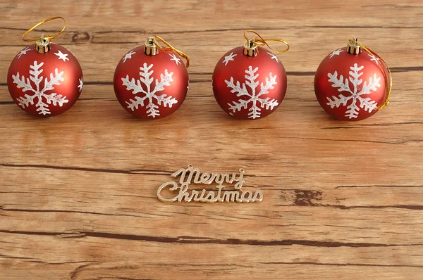 Christbaumkugeln und frohe Weihnachten — Stockfoto