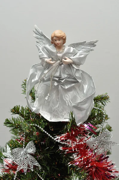 Bir melek ağaç iyi bir Noel ağacı üzerine adam