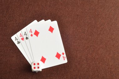 4 numaralı kartların farklı cinsten