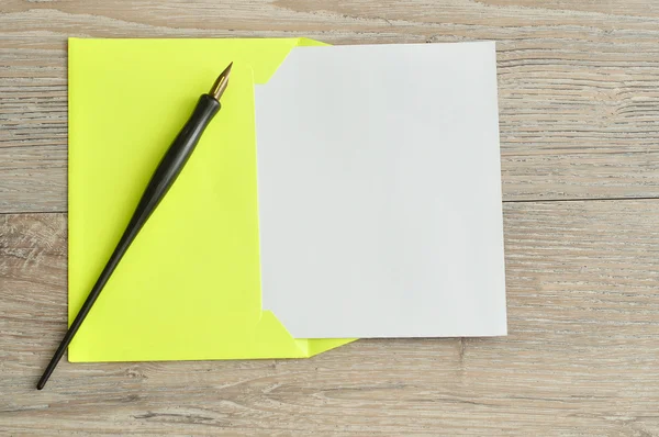 A yellow envelope with a piece of paper sticking out — Stock Photo, Image