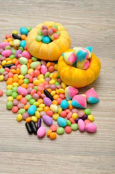 Zucca di Halloween che è scavato e riempito con più — Foto Stock