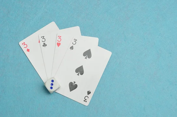 Les différentes combinaisons d'une carte le numéro 3 dans un jeu de cartes — Photo