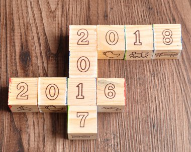 2016 2017 ile ahşap bloklar yazılı 2018 