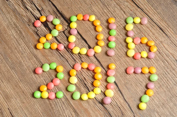 2016 2017 geschreven met kleurrijke snoepjes — Stockfoto